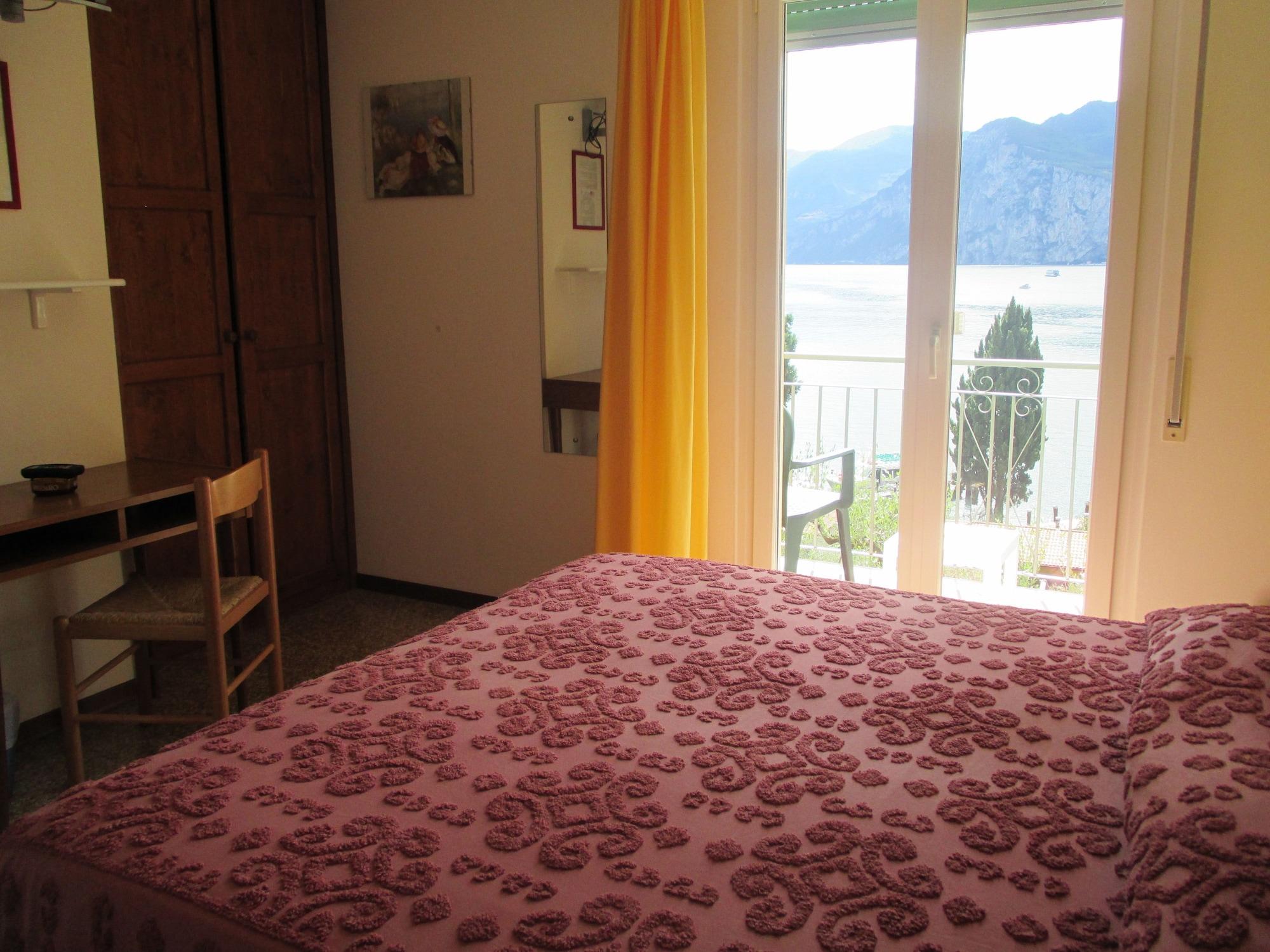 Hotel Casa Popi Malcesine Exteriör bild