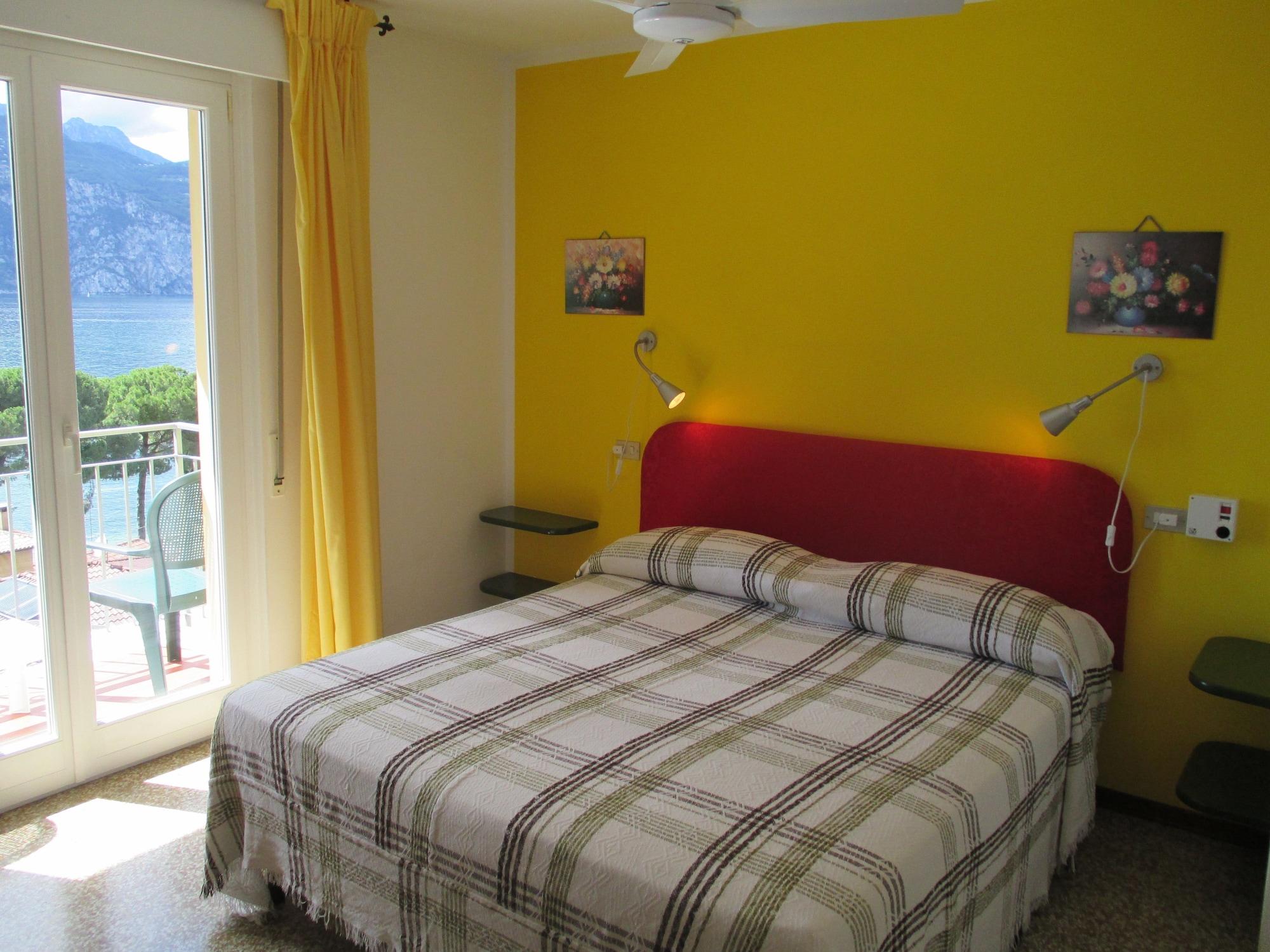 Hotel Casa Popi Malcesine Exteriör bild