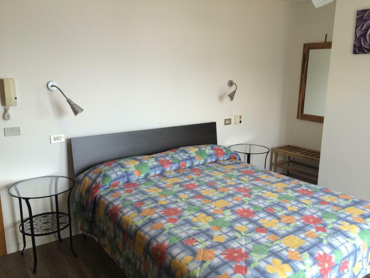 Hotel Casa Popi Malcesine Exteriör bild