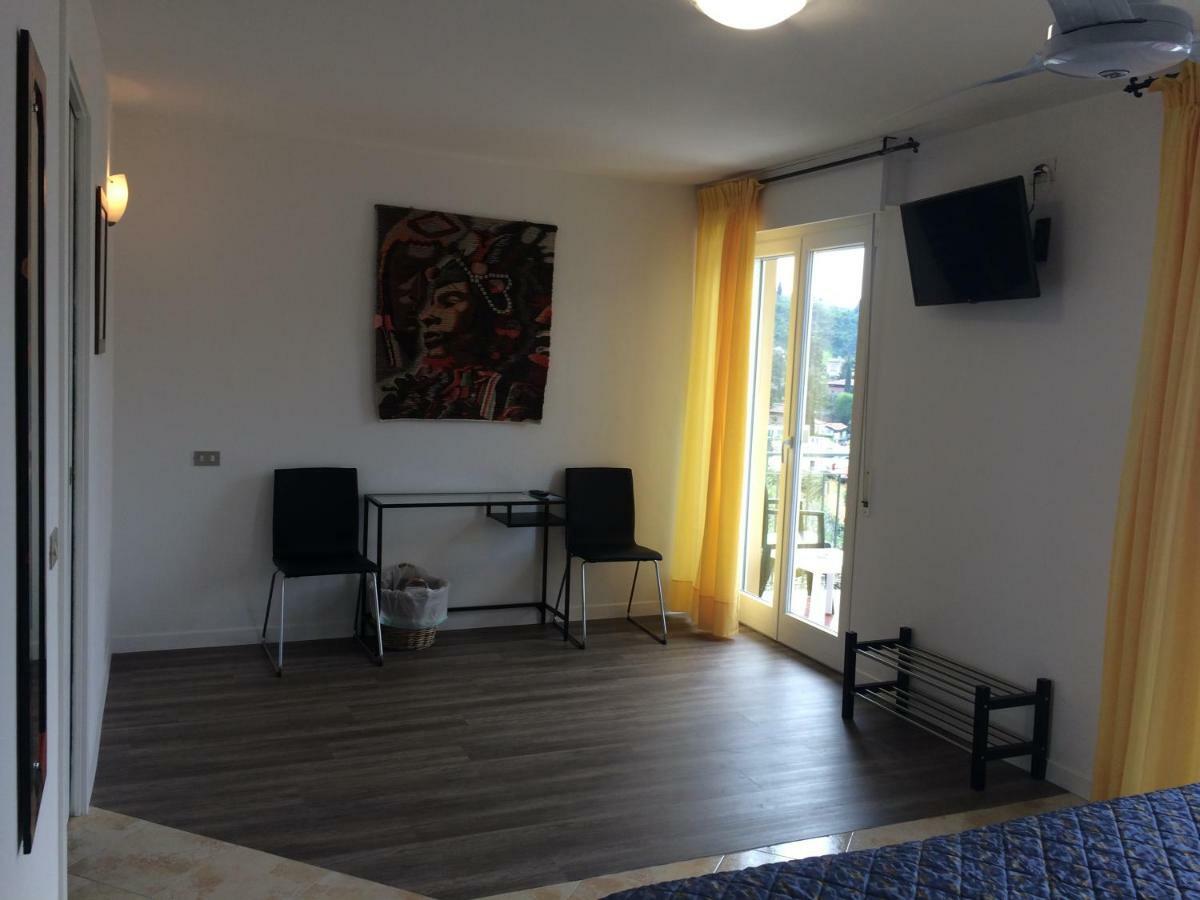Hotel Casa Popi Malcesine Exteriör bild